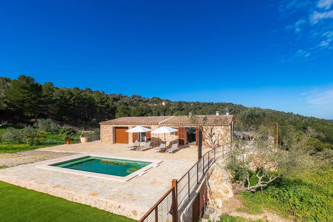 Foto 3 von 26: Landhaus "Can Jaume" mit Pool, Terrasse, Bergblick & WLAN