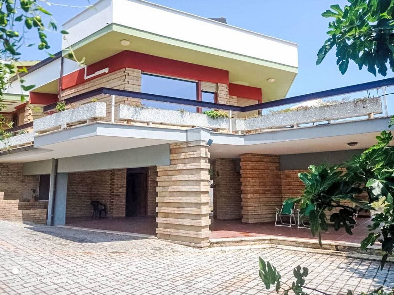 Sehr grosse, freistehende, einfache Villa La terrazza di Colle Marino 1
