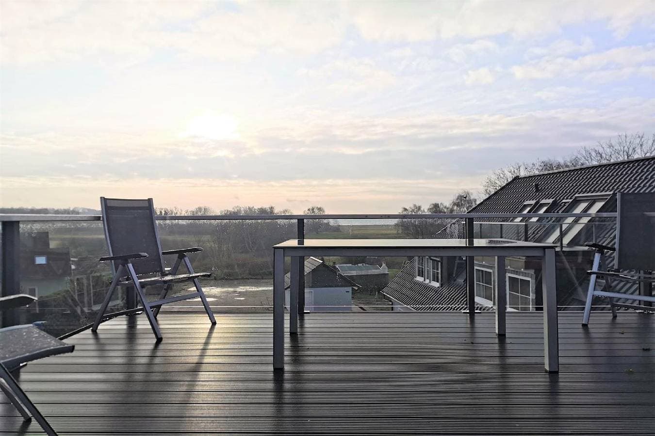 Foto 6 von 21: Ferienwohnung mit Dachterrasse und Meerblick - Haus Inselwind FeWo MEERwasser