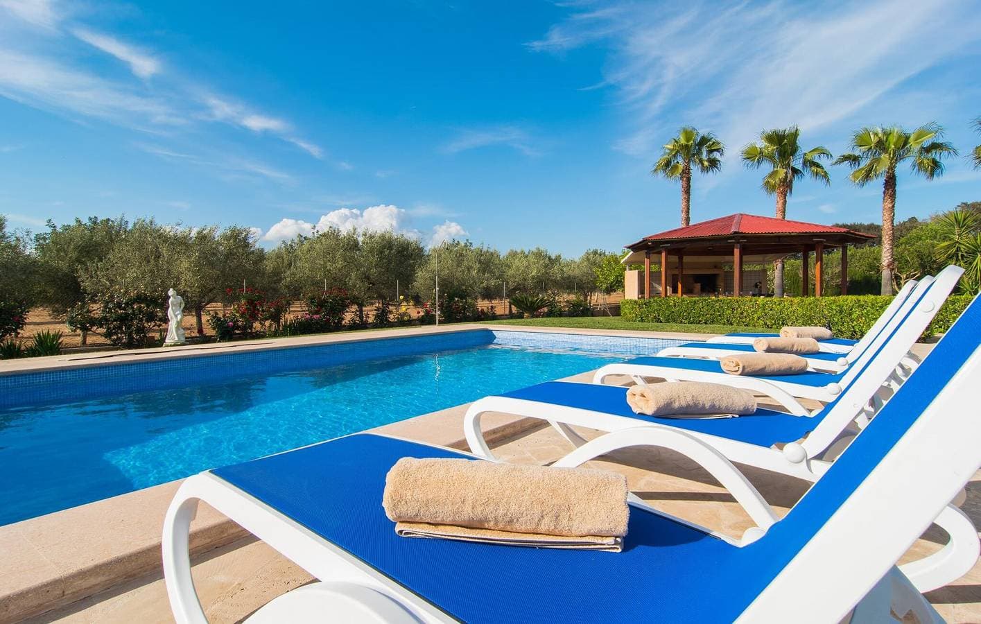 Foto 9 von 47: Son Negre Oase: Stilvolle Wohnung mit Pool und Terrasse