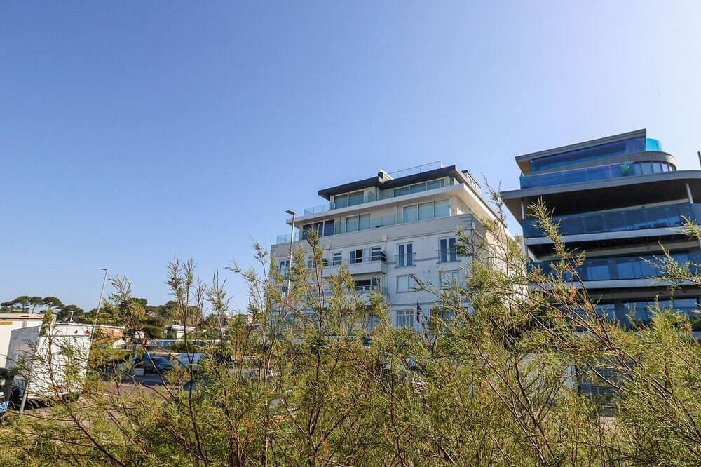 Flat 7 Sand Acres, family friendly in Canford Cliffs 1