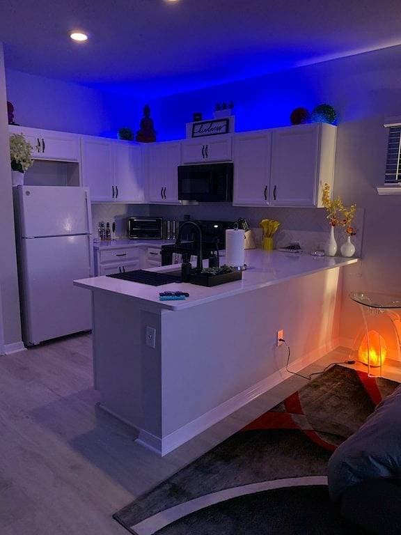 Foto 2 von 42: Modernes Zen. Privates Studio & Whirlpool im Herzen von Orlando Innenstadt