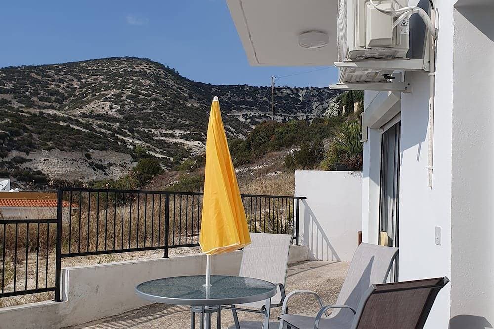 Foto 13 von 15: Stunning mountain and sea views, peaceful location in Peyia, Paphos.
