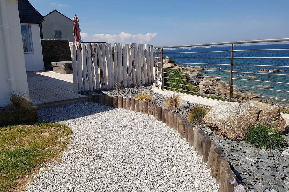 Foto 10 von 30: Füße im Wasser: Imprenable Sea View + Jacuzzi