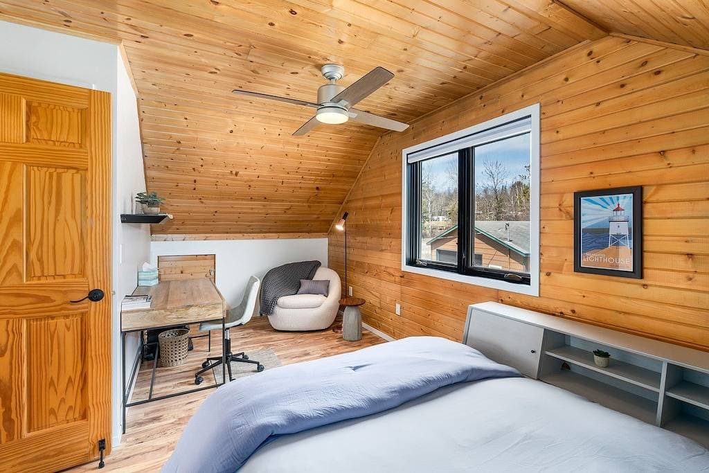 Foto 11 von 25: Freshly Remodeled Cabin w/ stunning Lake Views