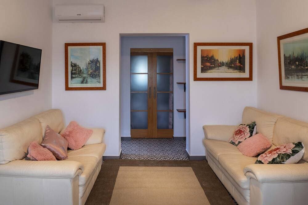 Foto 6 von 30: Tranquil rural Villa sleeps 5, Exclusive Private Pool, great views, close to sea