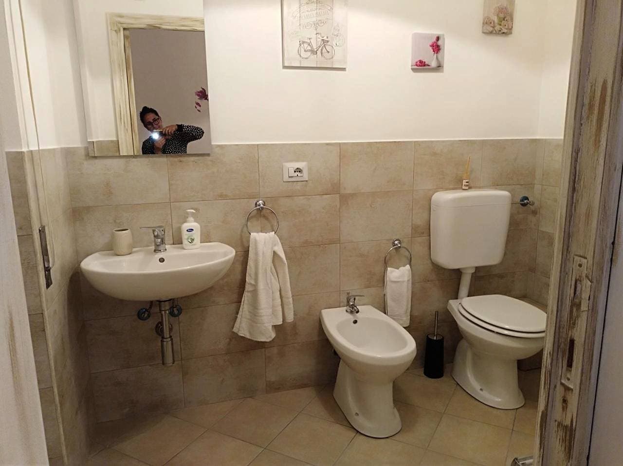 Foto 3 von 9: Triple Room with Bathroom