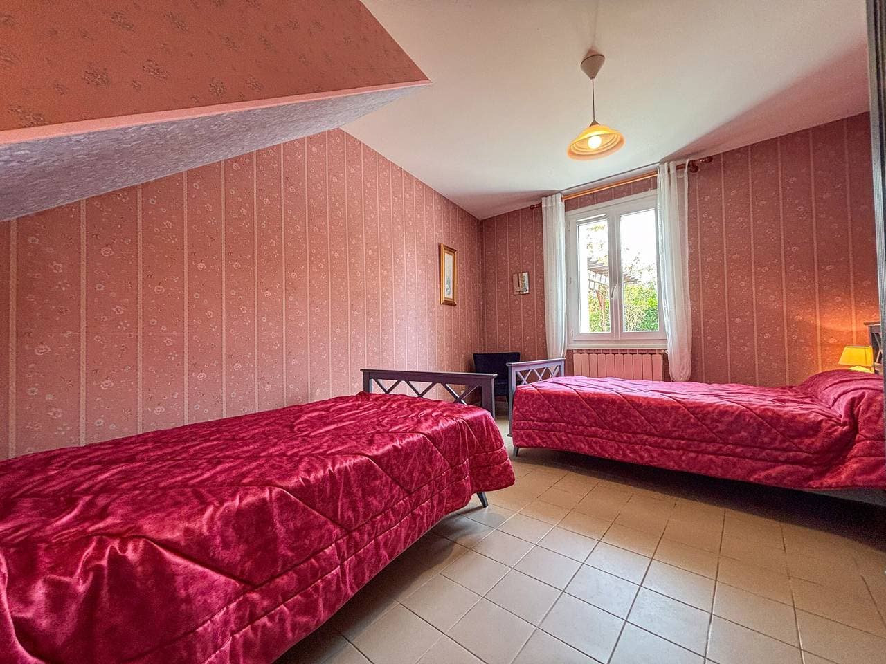 Foto 8 von 34: Familienfreundliches Ferienhaus mit großem Garten, Pool und Tennisplatz in der Nähe von Zoo und Schlössern