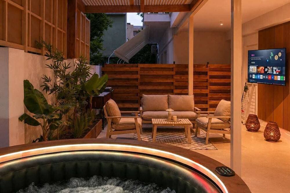 Light & Kozy Residence - Jacuzzi Lux Stay in Patra 1