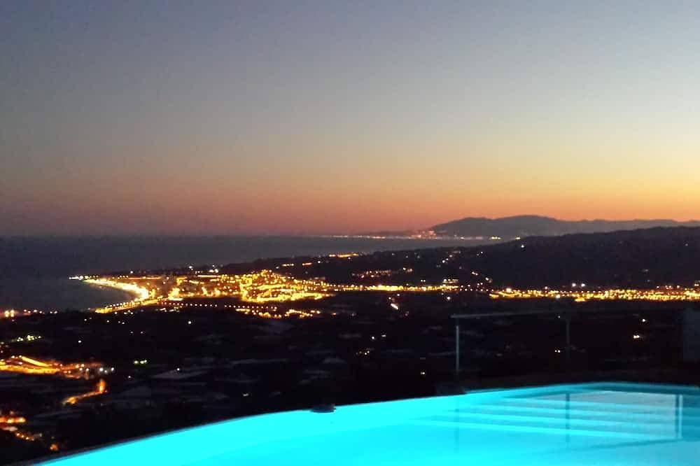 Luxusvilla für 8 Personen mit Infinity-Pool und Panoramablick aufs Meer 1