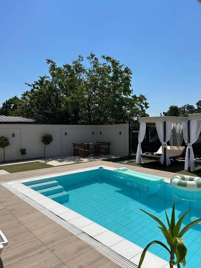 La Mirage 1