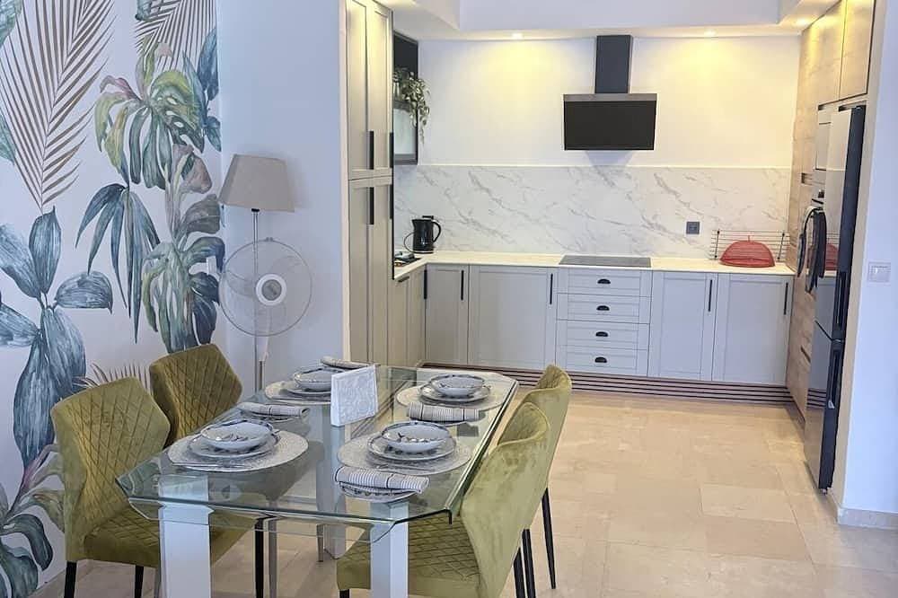 Foto 9 von 19: Modern ground floor apartment with large private patio/terrace and shared pool
