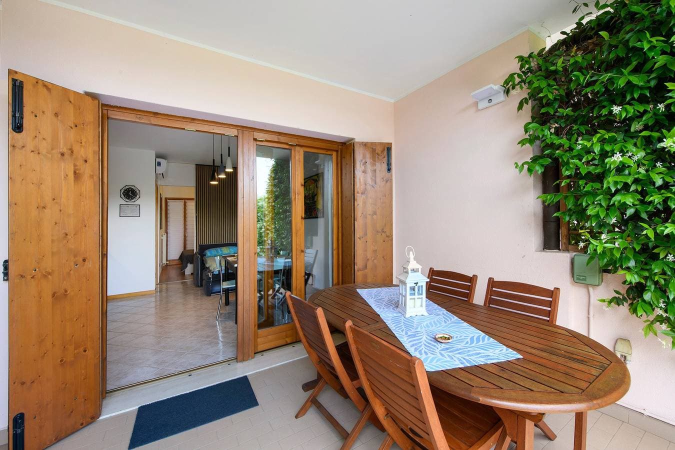 Foto 6 von 37: Apartment 'I Vigneti Del Garda' mit Gemeinschaftspool, WLAN und Klimaanlage