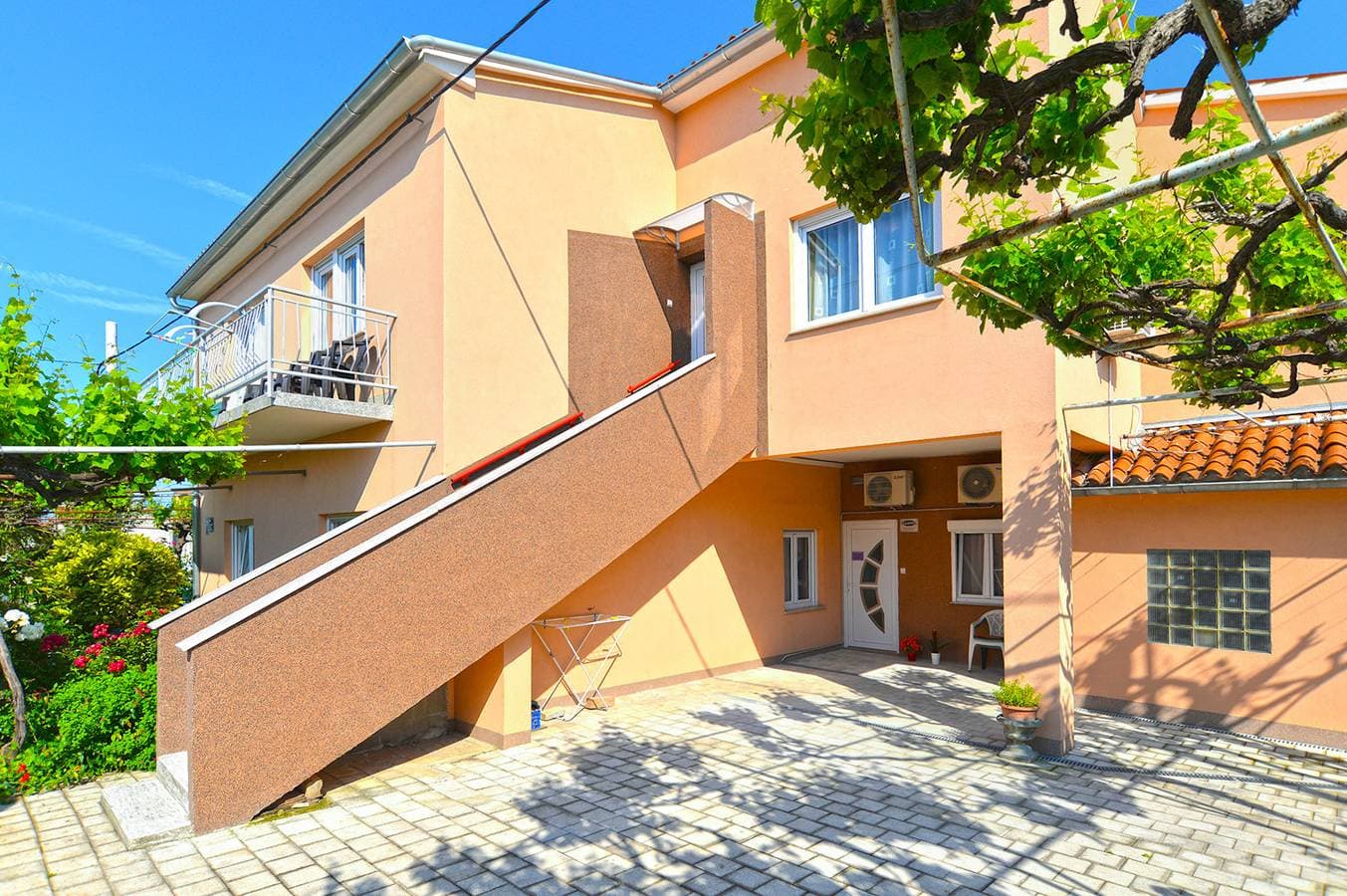 Foto 12 von 42: Ferienwohnung für 4 Personen mit Pool