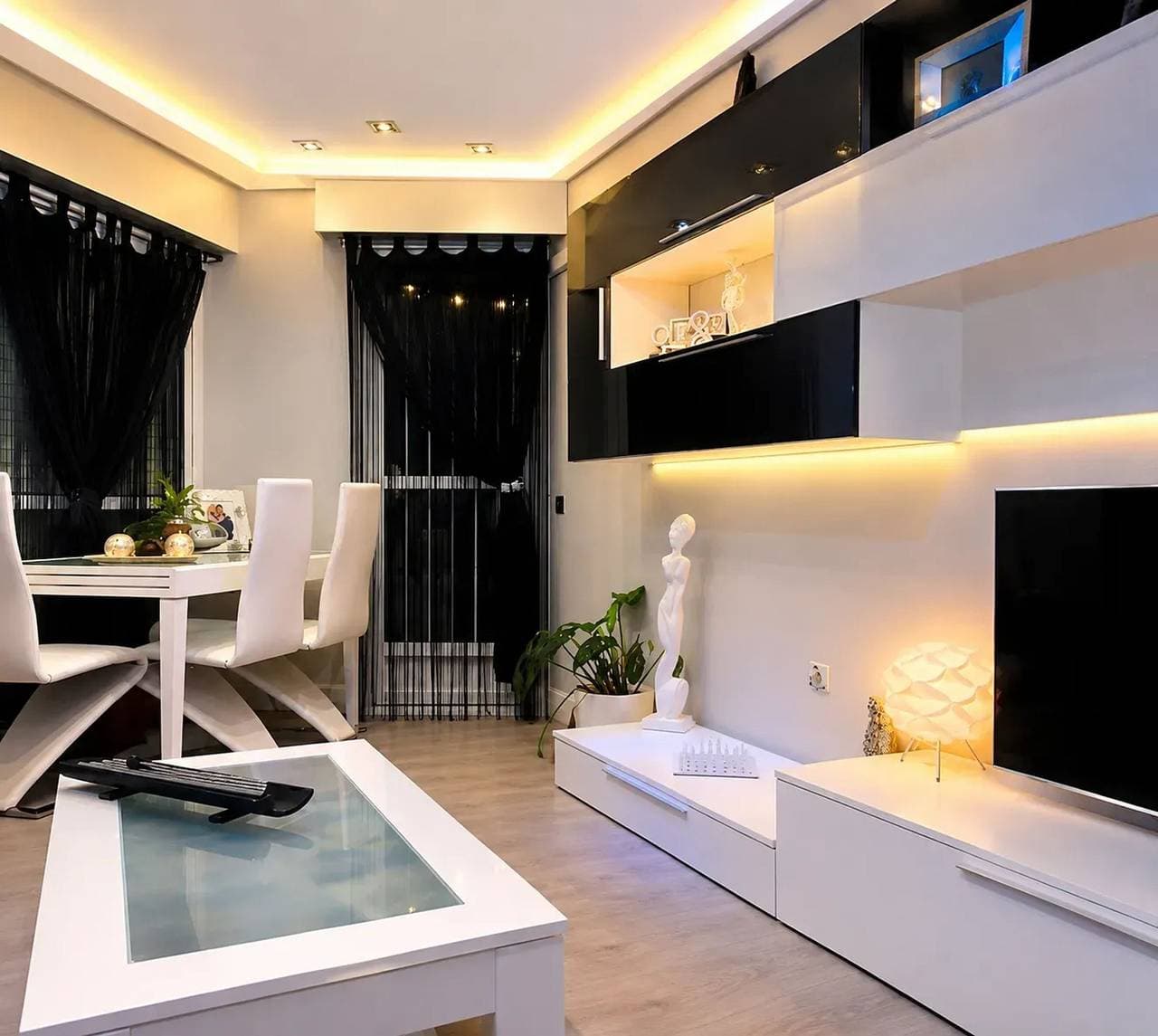 Modernes Apartment mit Jacuzzi und Stadtblick in Almería, 80 m² 1