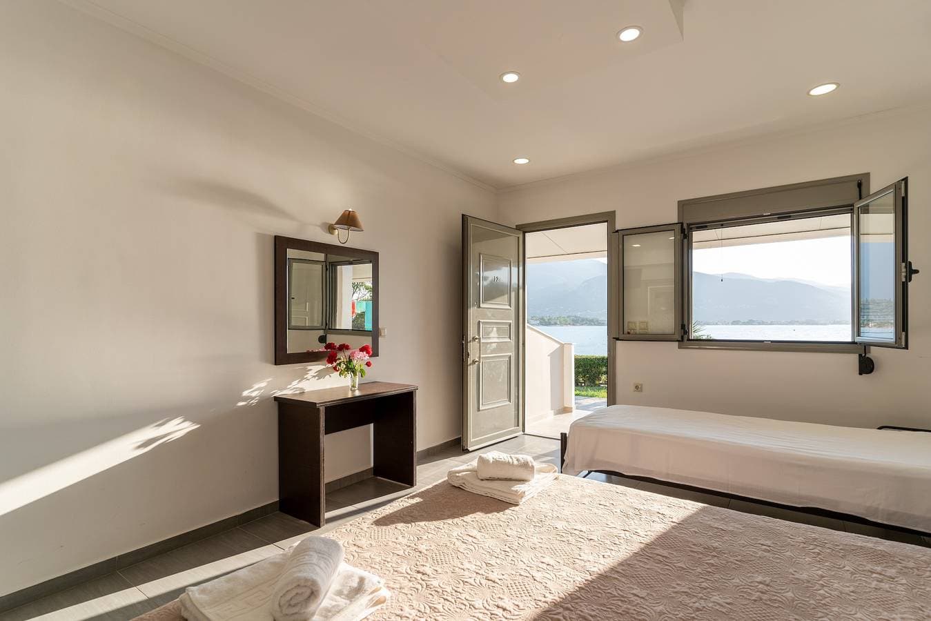Foto 10 von 20: Beach House Apartment By The Sea 2 – Meerblick, WLAN & Klimaanlage