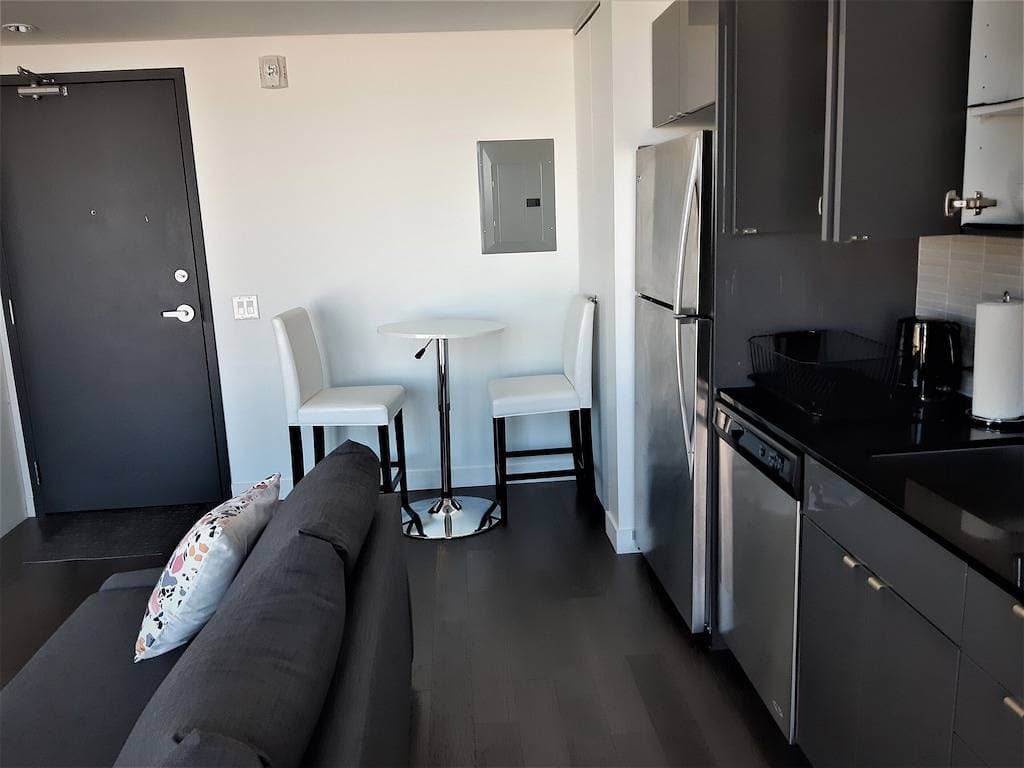 Foto 7 von 24: Gemütliches Skyline-Komplettapartment in der Innenstadt – Gegenüber vom Bell Mts Centre