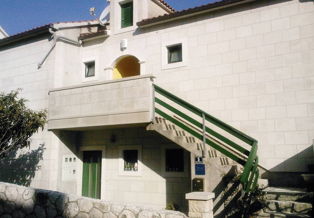 Foto 3 von 36: 1-Zimmer-Ferienwohnung mit Terrasse und Meerblick Postira (Brac) -a