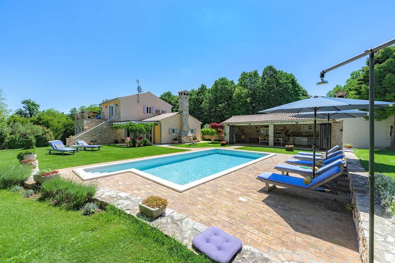 Villa Lipa mit beheiztem Pool, Sauna und Weinkeller 1