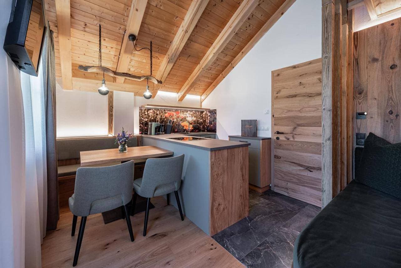 Foto 7 von 19: One-Bedroom Apartment with Balcony and Mountain View