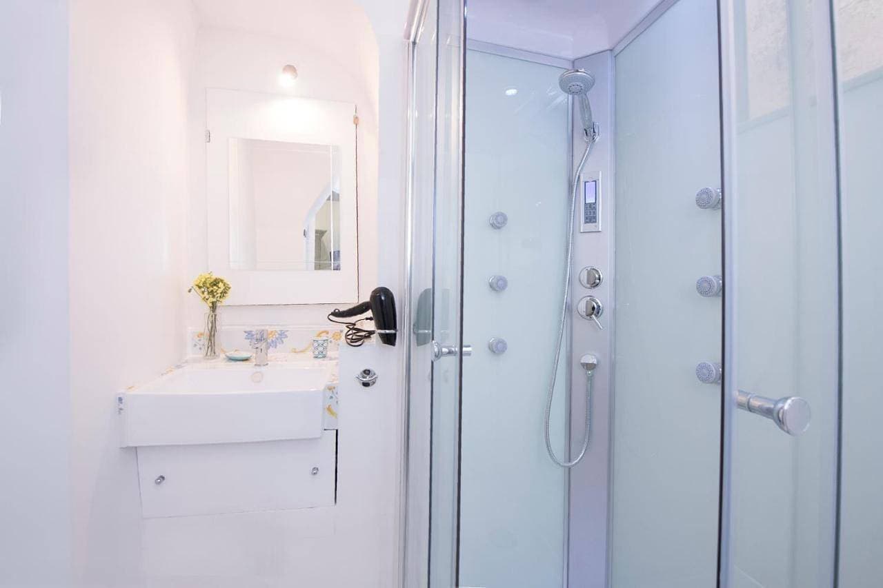 Foto 4 von 5: Double Room with Private Bathroom
