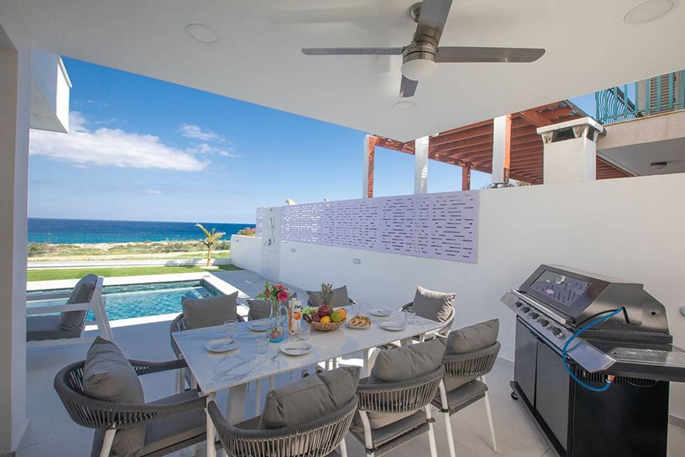 Foto 5 von 30: Luxury 5 Star Seafront Cottage – Cape Greco 1046