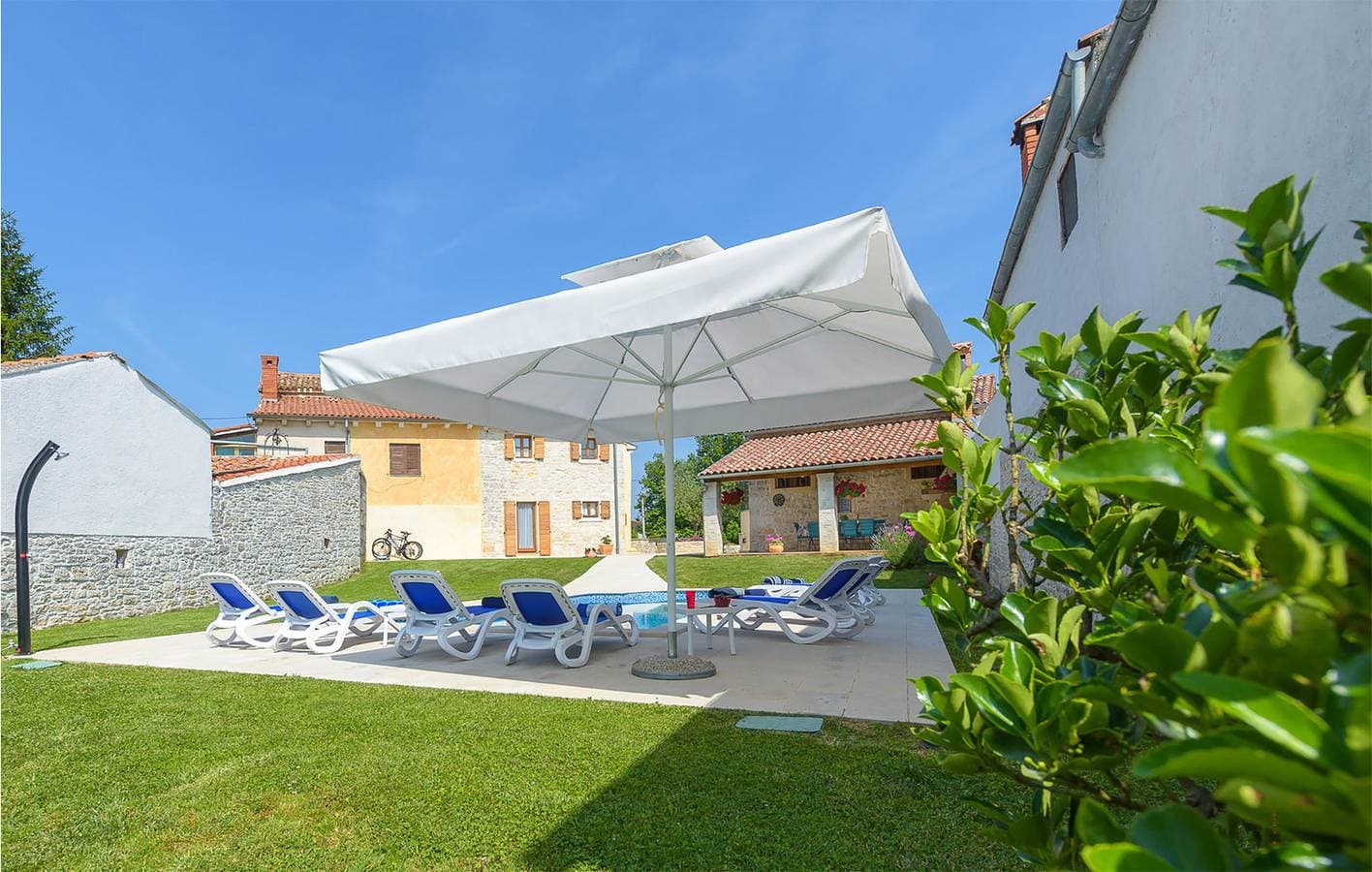 Foto 13 von 55: Geräumige 2-Zimmer-Wohnung mit Pool, WLAN und Terrasse