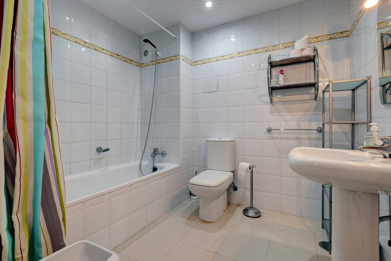 Foto 12 von 21: Luxury 2 Bed Apartment mit Gemeinschaftspools, Terrasse und WLAN
