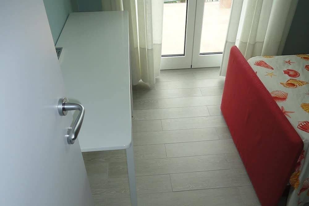 Foto 6 von 30: Helle und elegante Villa mit privatem Pool und Gartenterrasse mit Meerblick