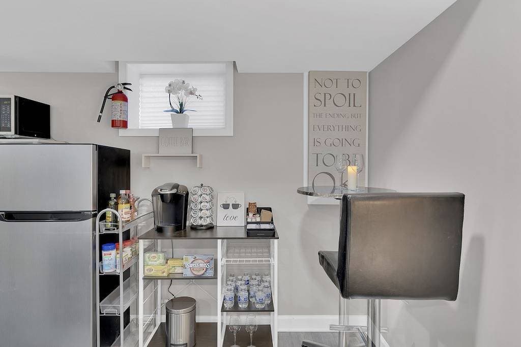 Foto 4 von 25: Cozy Modern Beautiful Studio+Parking. Walk to Dc Metro. Perfect for Long Stays!