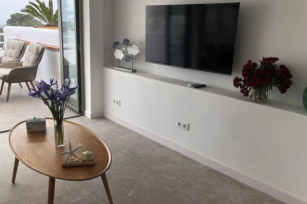 Foto 4 von 9: Sea front penthouse Porto Petro
