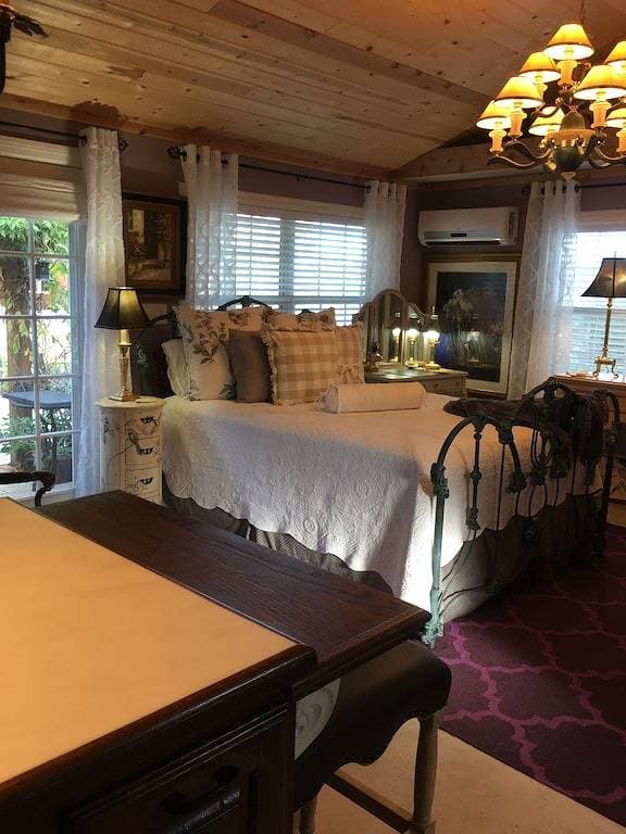 Foto 2 von 42: Waterfront Cottage Intercoastal Retreat
