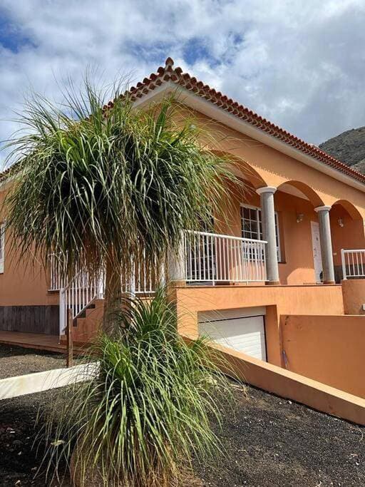 Foto 2 von 54: Three-Bedroom Chalet