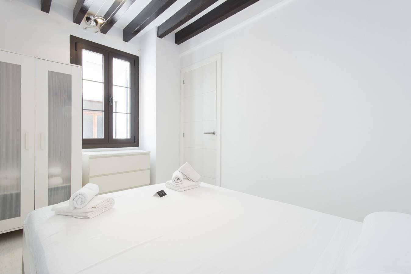 Foto 11 von 15: Black&White Apartment minimum stay 31 nights