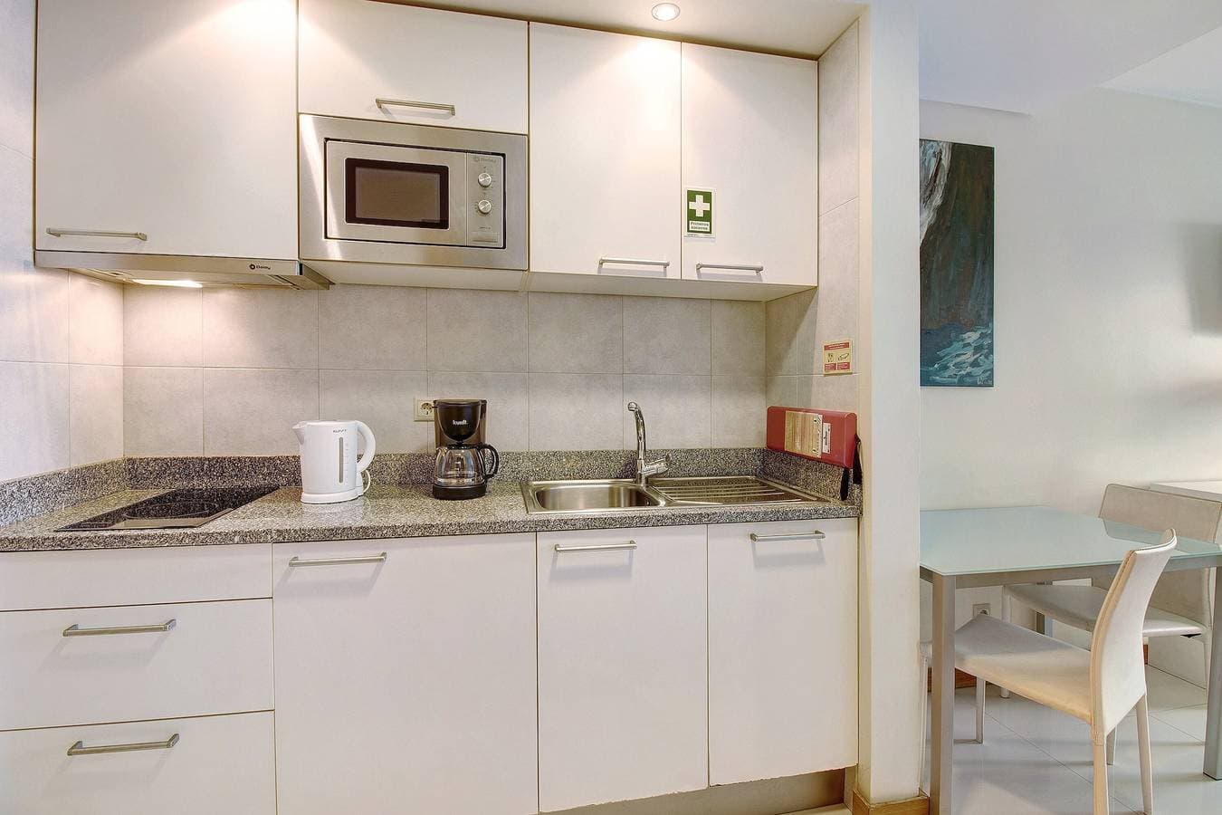 Foto 7 von 13: Apartment 'Dfm Happy Days F - Funchal' mit Balkon, WLAN und Klimaanlage