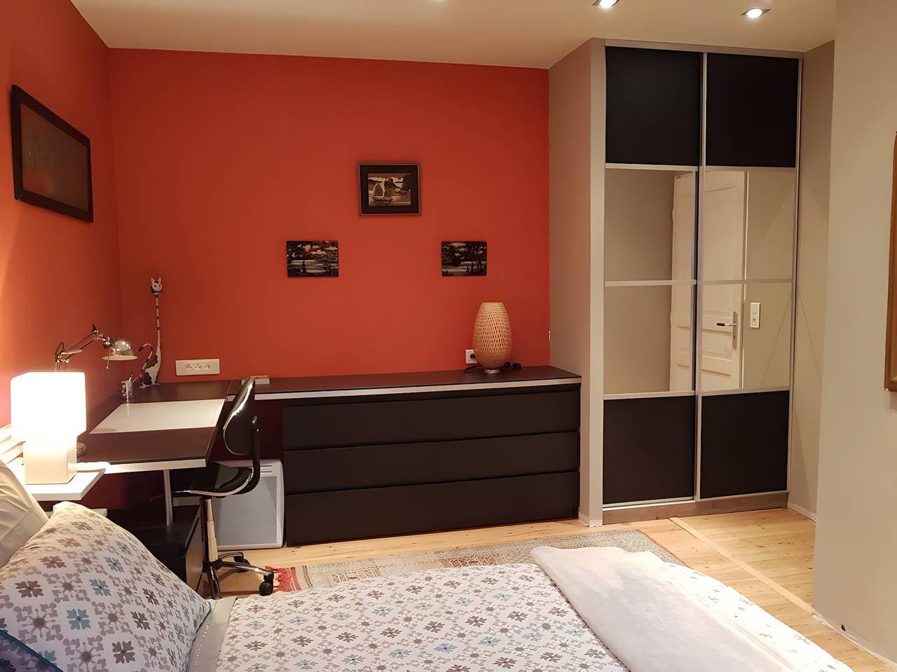 Foto 3 von 17: Gästezimmer De La Vaine mit privater Terrasse, Garten und WLAN
