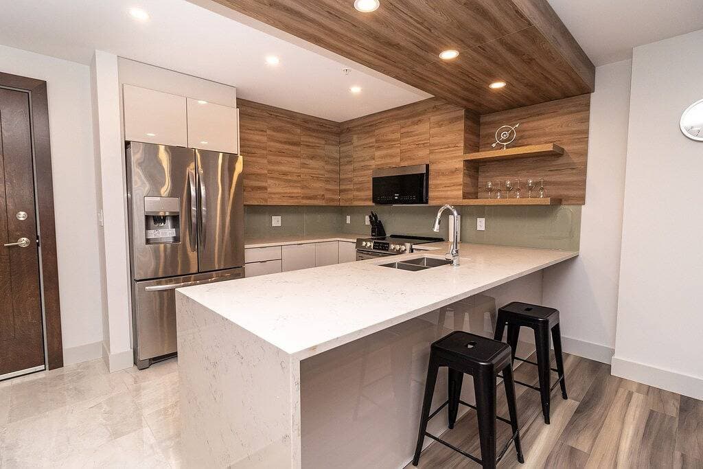 Foto 12 von 20: Modern Downtown 1Bd Suite w/ Balcony, Gym & City Views