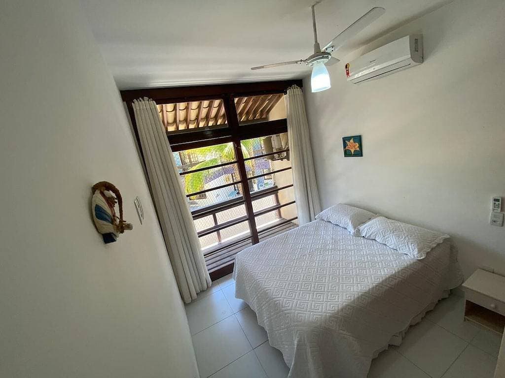 Foto 12 von 19: Haus mit Füßen im Sand, Flamengo Strand
