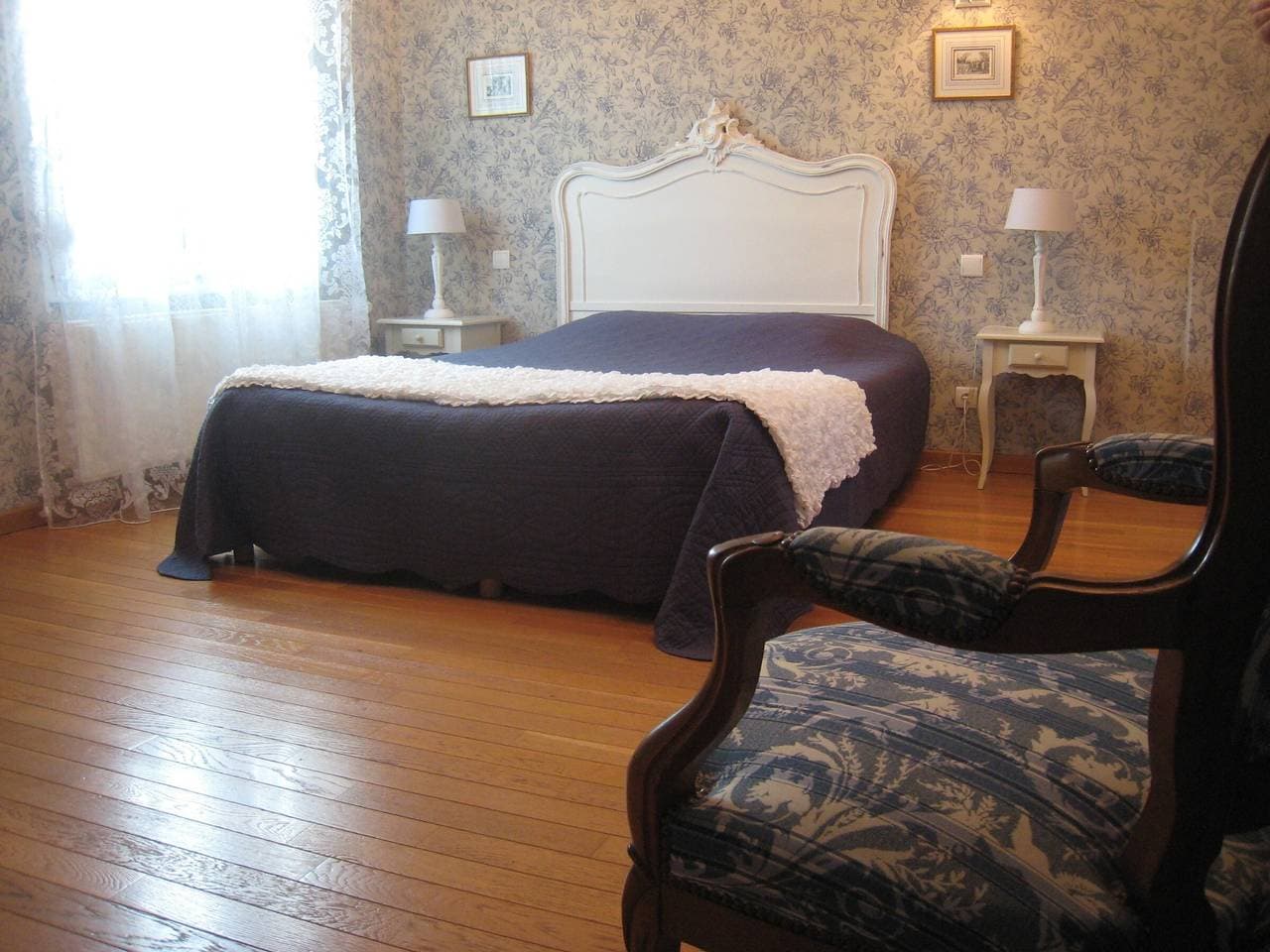 Foto 13 von 25: Gästezimmer „Les Charmilles – Chambre Bleue“