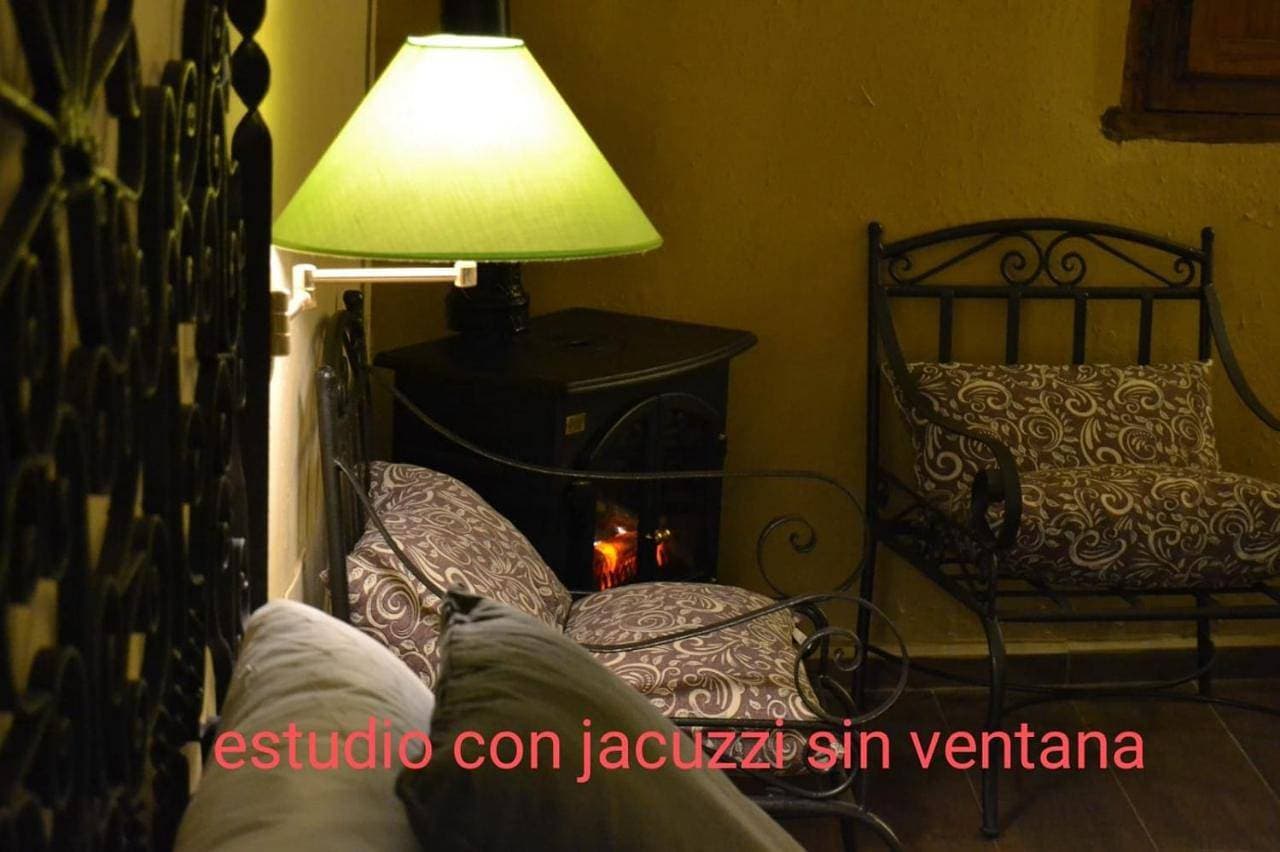 Foto 6 von 12: Studio with Spa Bath