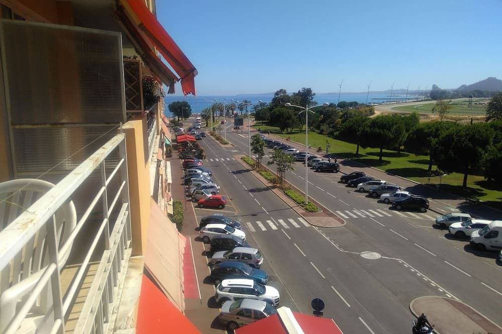 Large flat for 6 pers, very close to the beach, 3 bedrooms, bright and sea view 1