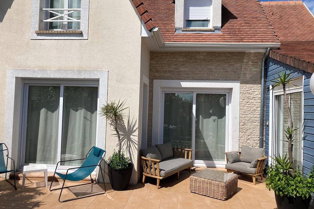 Family home 200m from the sea with garden 1