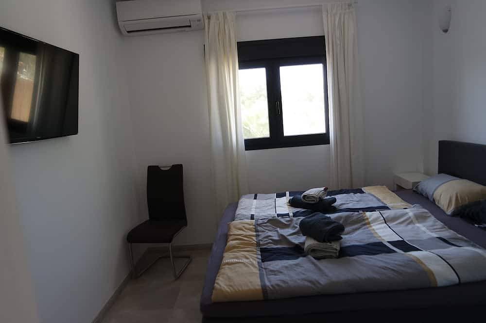Foto 2 von 24: Moderner Bungalow mit beheiztem Pool, 50m vom Meer - Whirlpool -