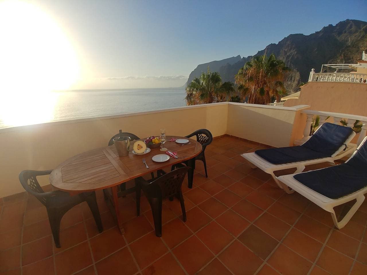 Foto 3 von 21: Charmante Ferienwohnung "Apartamento Los Gigantes" mit WLAN, Balkon und Terrasse