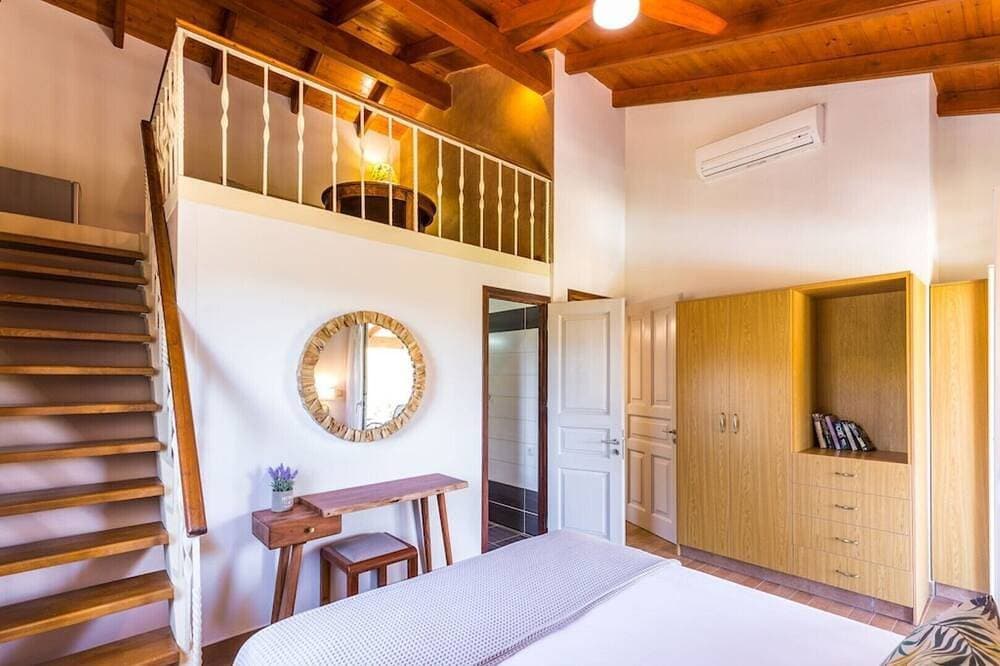 Foto 6 von 30: Villa St. Nicholas House, Family Friendly, Large Heated Pool, 300m to the beach.