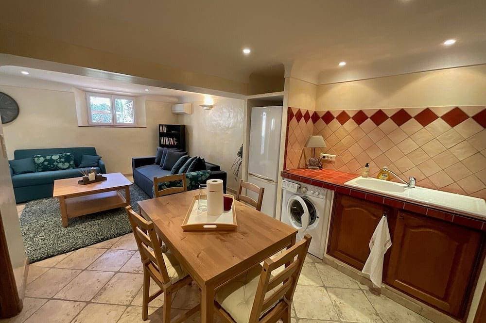Beautiful apartment, with tennis court, in a magnificent property in Provence Verte. 1