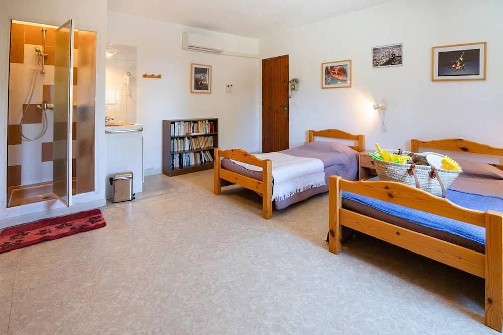 Foto 7 von 26: Villa 220 m² Seeblick - Swimmingpool und privater Tennisplatz