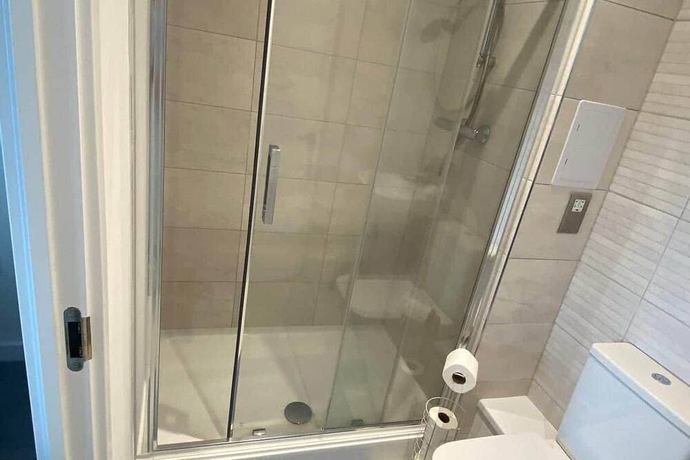 Foto 10 von 24: Staines ·Parking · 2 Bed · 2 Bath · Sleeps 5 · Lhr