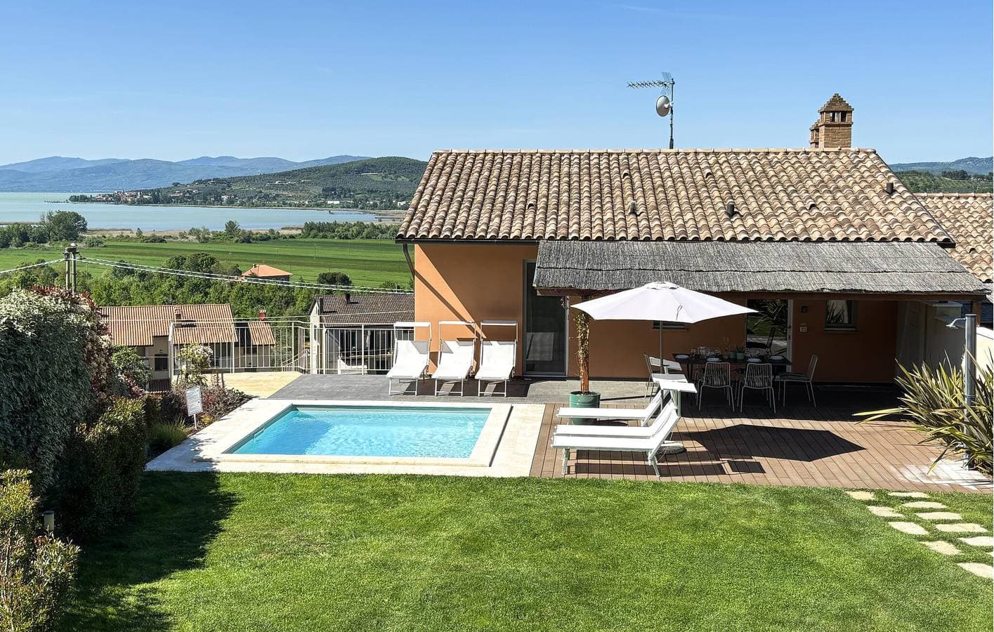 Foto 13 von 39: Gemütliche Wohnung am See mit Pool und Parkplatz