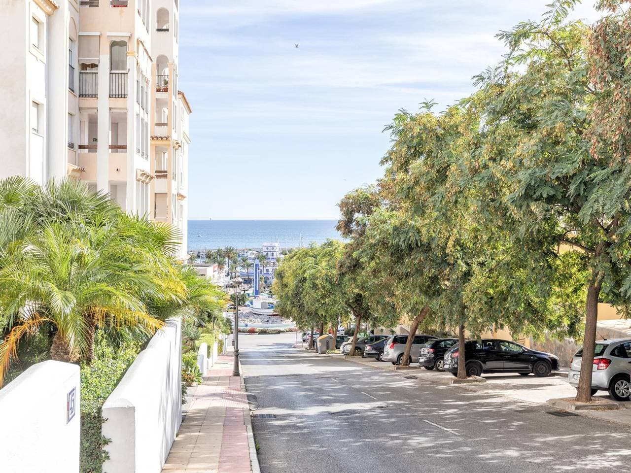 Foto 8 von 25: Real Sofía Puerto Estepona - Luxuriöse Ferienwohnung mit Terrasse, Pool und Meernähe